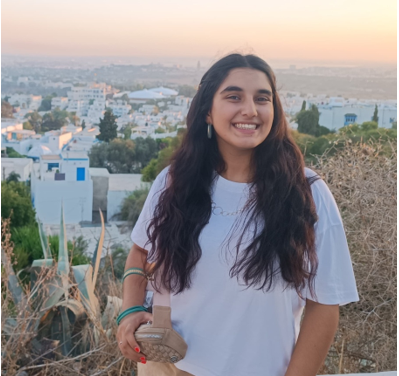 A person smiling at the camera

AI-generated content may be incorrect.